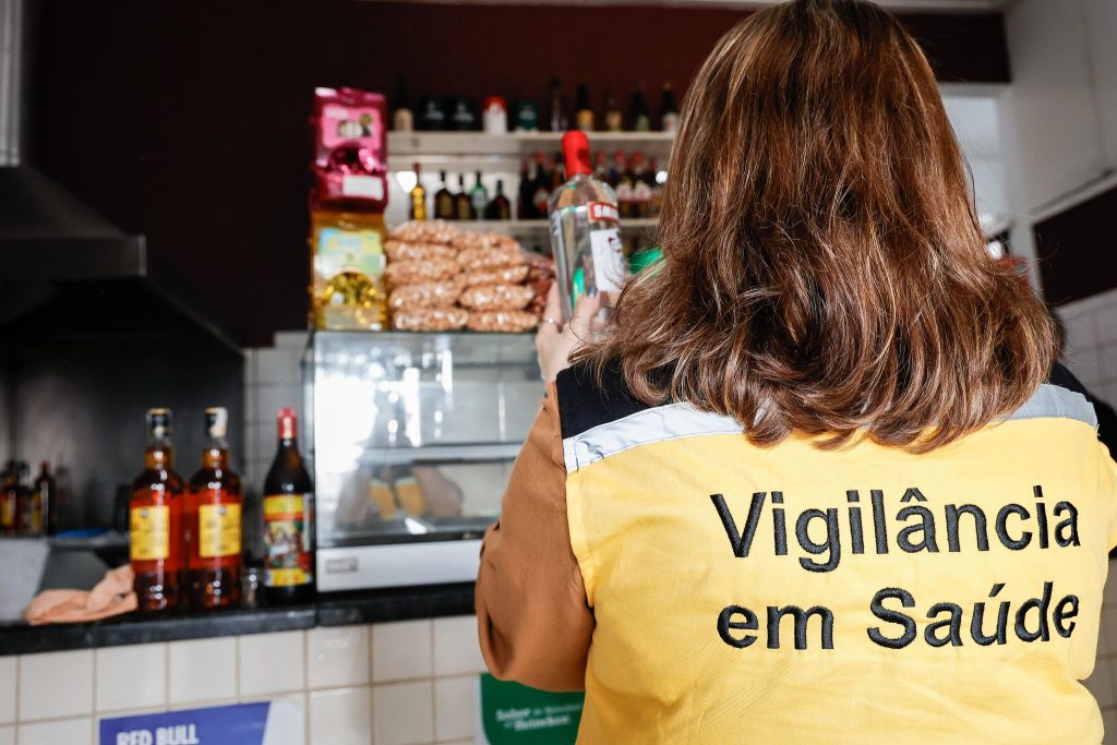 Metanol: crise completa um mês com alerta para falsificação de bebidas
