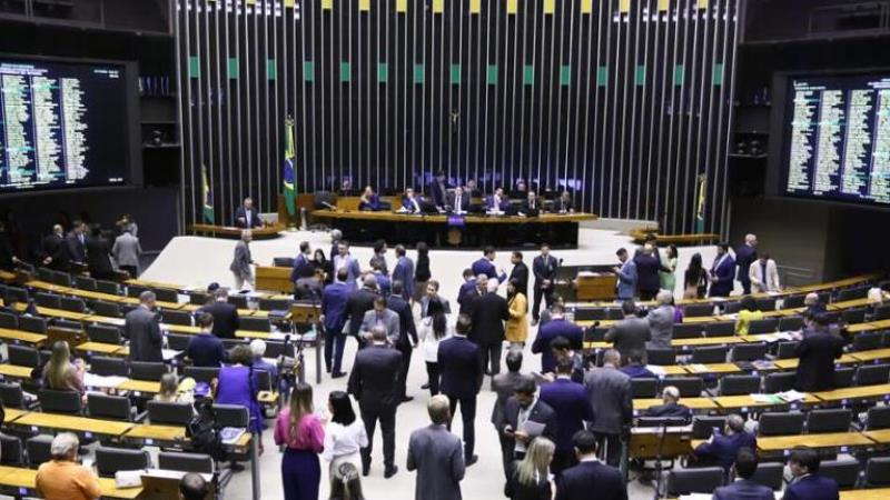Câmara dos Deputados proíbe cobrança de malas de mãos por companhias aéreas