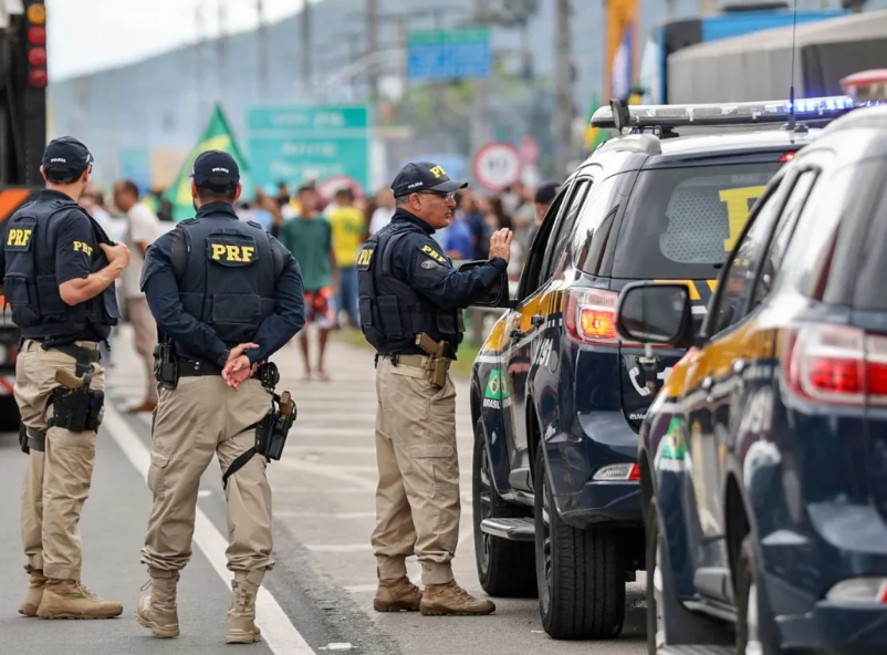 Polícia Rodoviária Federal realiza mais de 300 mandados de prisão contra fugitivos por violência contra as mulheres