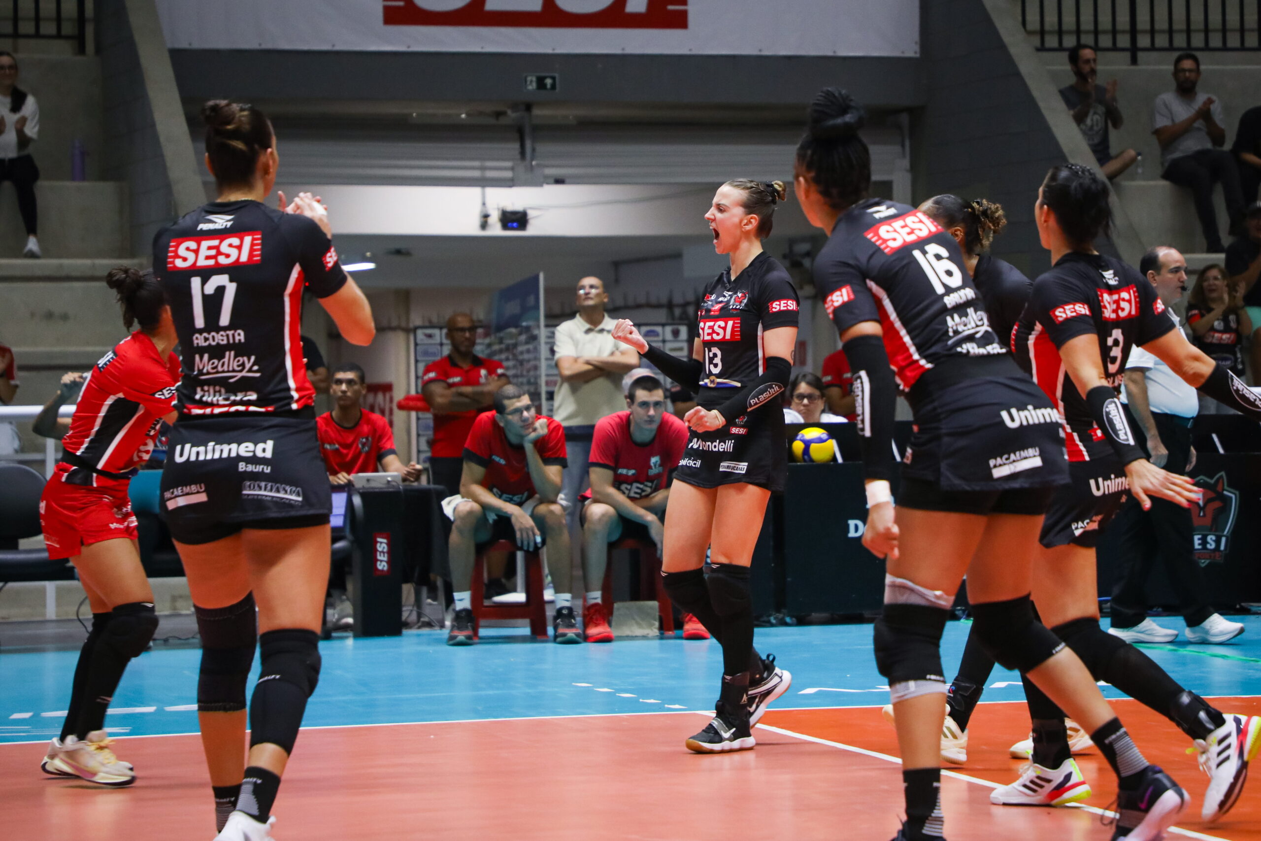 Sesi Vôlei Bauru vence o Vôlei Maringá