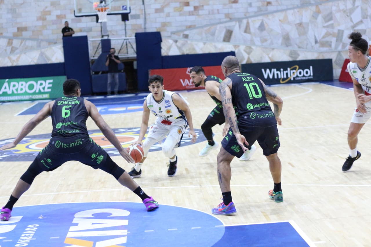 Bauru Basket vence o São José e chega à 7º vitória seguida no NBB Caixa