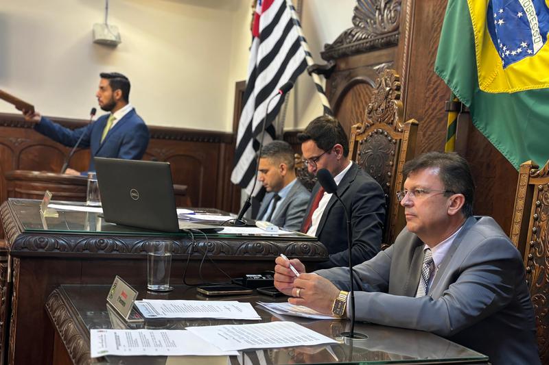 Câmara de Bauru aprova relatório de CEI que aponta fragilidades na Emdurb e sugere investigação externa