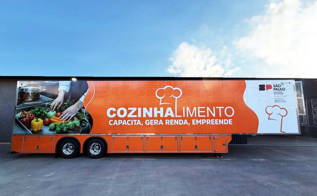 Bauru abre inscrições para cursos gratuitos da carreta do Programa ‘Cozinhalimento’ na Praça Rui Barbosa
