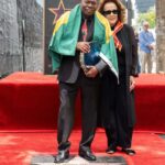 Paulinho da Costa se torna o primeiro brasileiro nato a receber uma estrela na Calçada da Fama em Hollywood