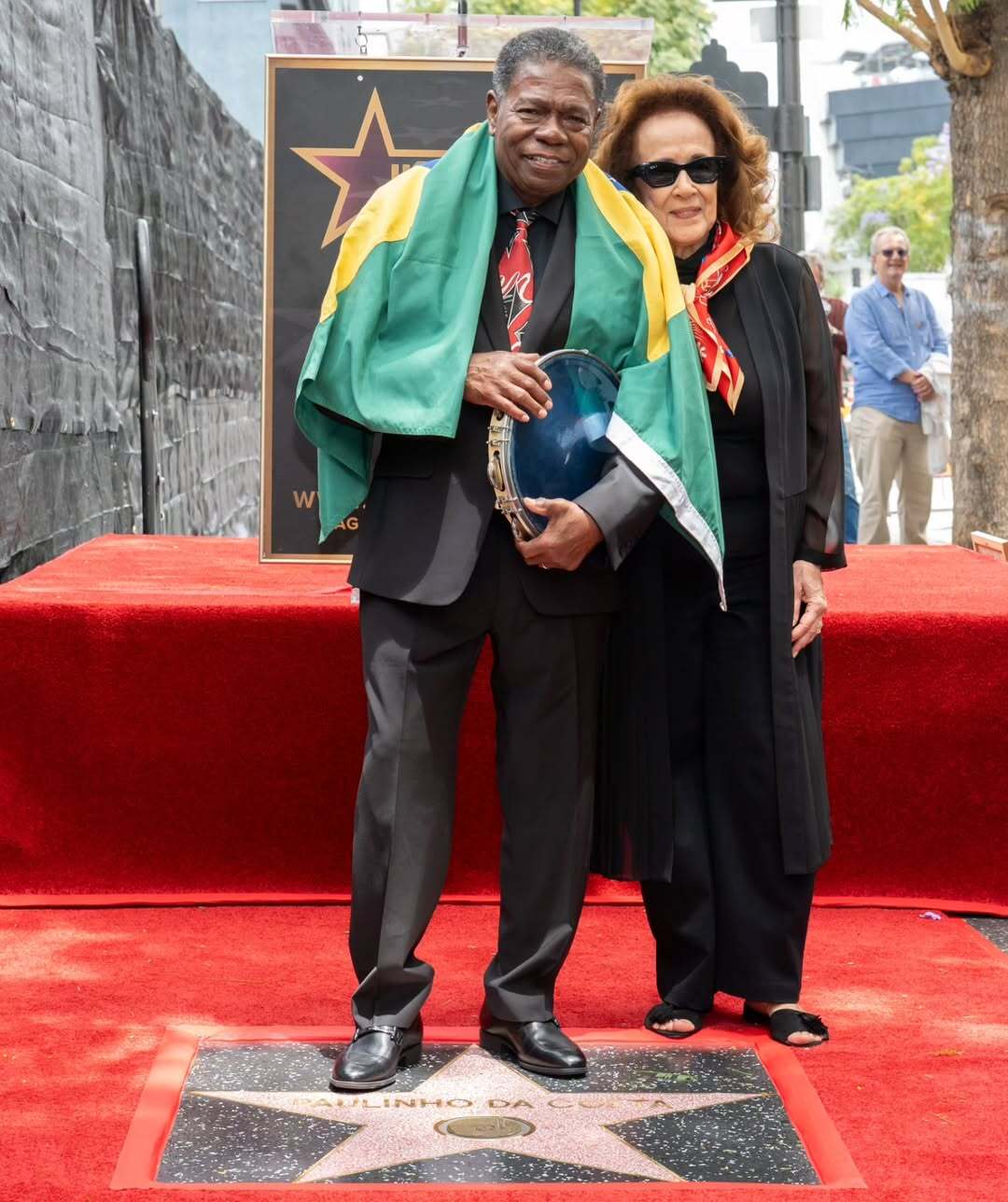 Paulinho da Costa se torna o primeiro brasileiro nato a receber uma estrela na Calçada da Fama em Hollywood