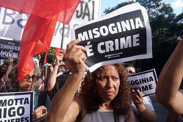 Senado analisa projeto que criminaliza lucro com discurso de ódio digital