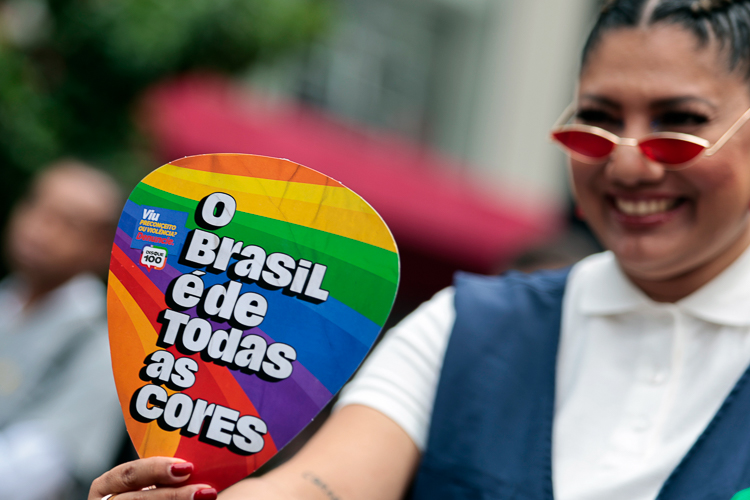 “O Brasil é de Todas as Cores”: Governo Federal lança campanha de valorização da diversidade durante feira LGBT+ em São Paulo