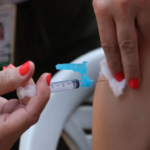 Ministério da Saúde suspende a aplicação da vacina da dengue 