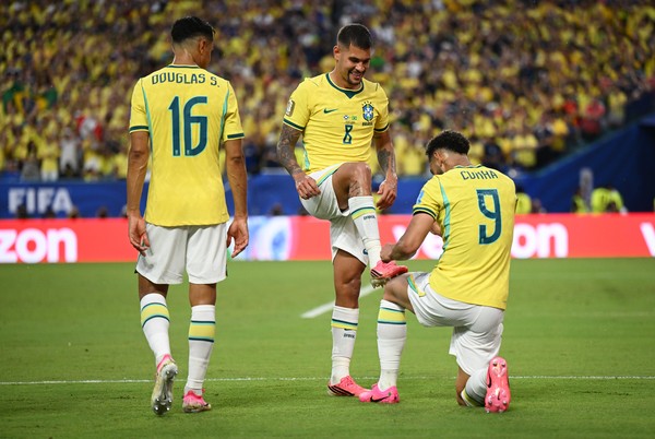 Brasil e Japão se enfrentam nesta segunda (29) no início da fase eliminatória