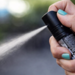 Senado aprova a venda de spray de pimenta para a segurança de mulheres