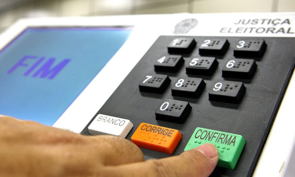 Justiça Eleitoral abre prazo para pedido de voto em trânsito nas eleições de outubro 