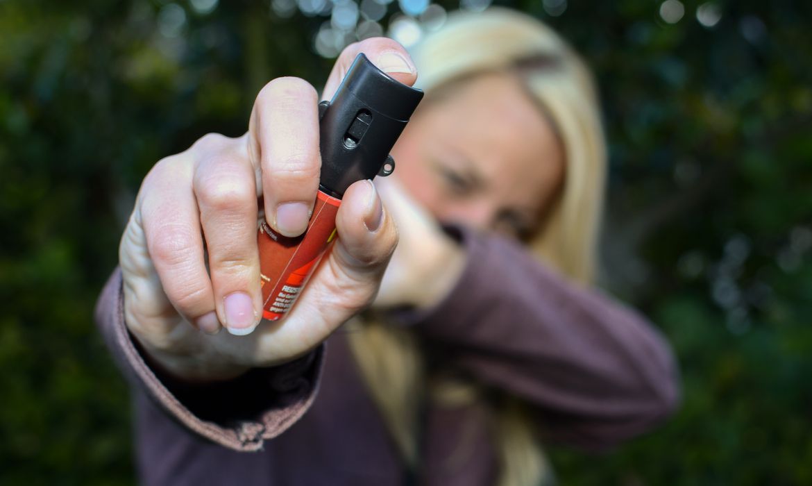 Nova lei autoriza mulheres a portar Spray de pimenta para defesa pessoal no Brasil