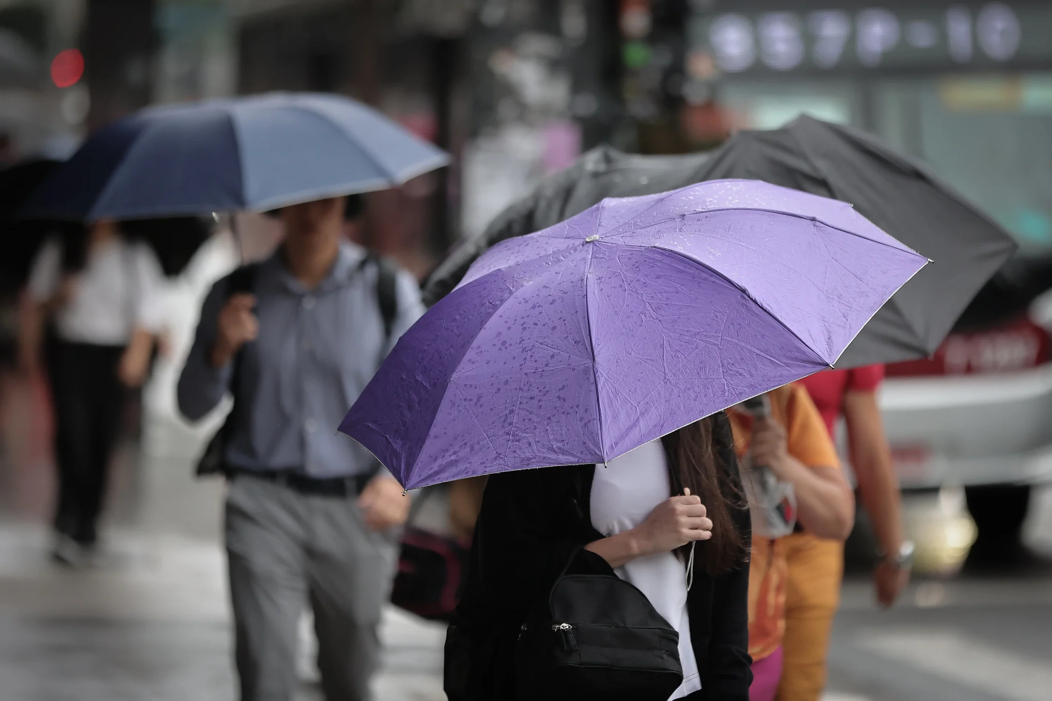 Frente fria traz chuva, raios e ventos fortes a São Paulo nesta sexta-feira