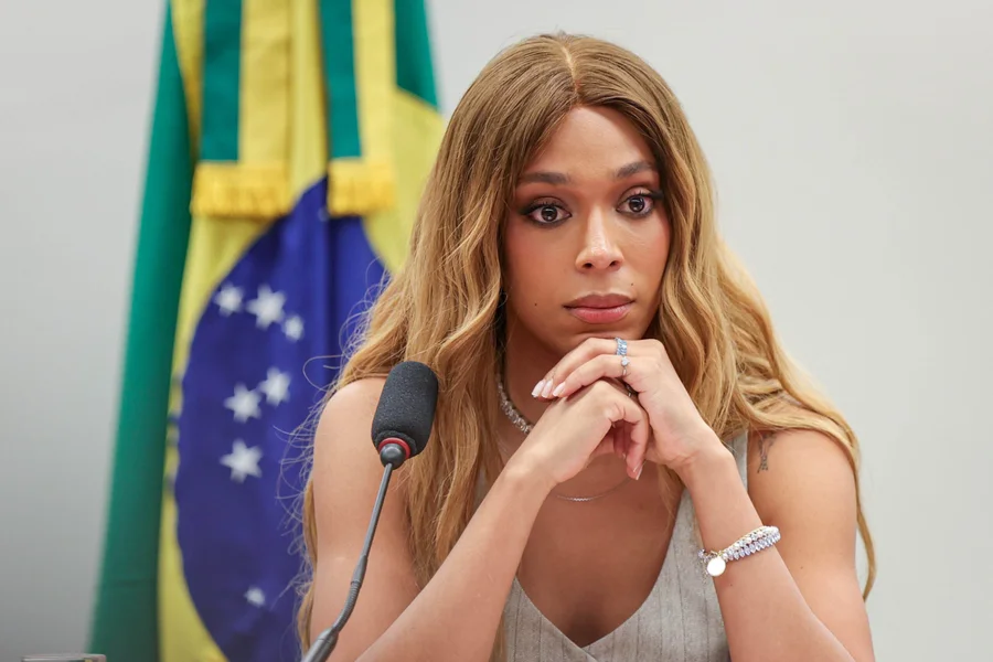 Erika Hilton participa de debate sobre política e diversidade no Anfiteatro Guilhermão