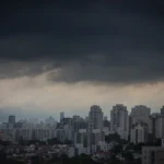 Governo de SP suspende aulas e eventos ao ar livre em cinco regiões do estado