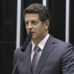 Salles desiste do Senado em SP e declara apoio a Derrite e André do Prado