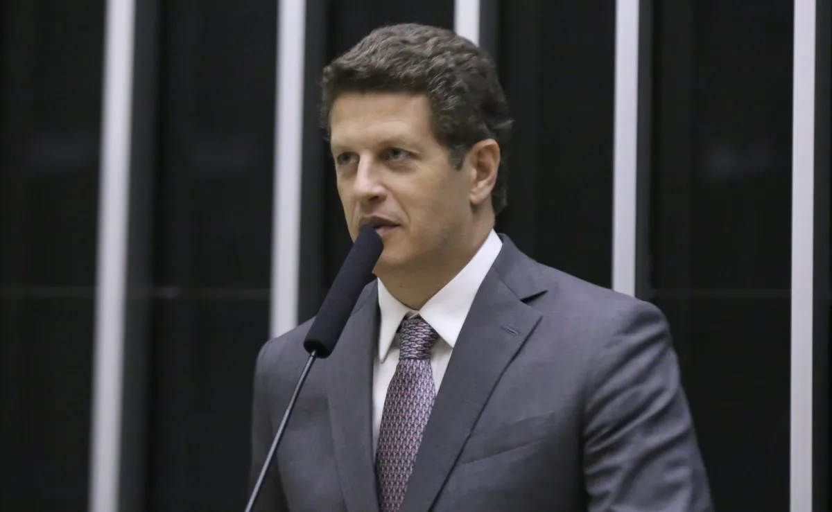 Salles desiste do Senado em SP e declara apoio a Derrite e André do Prado