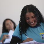 Mulheres são 63,98% das inscrições confirmadas no Enem 2026, aponta painel do Inep 