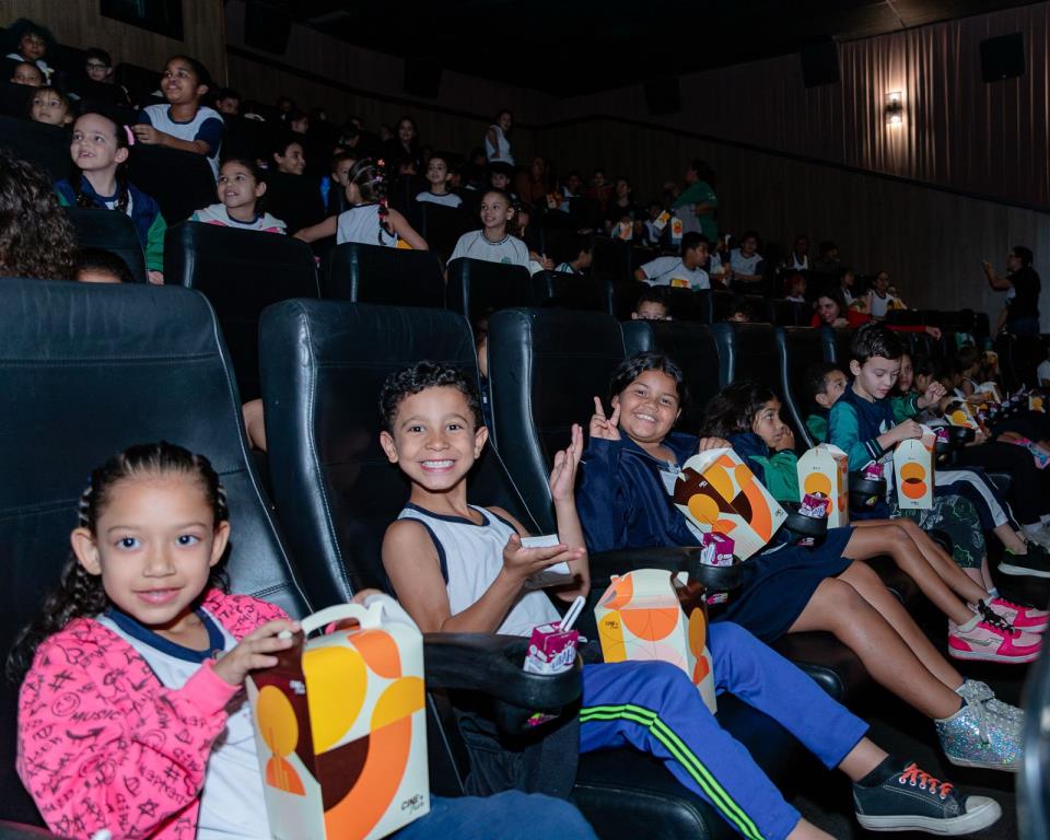 Programa “Escola vai ao Cinema” leva alunos municipais de Bauru às telas em outubro